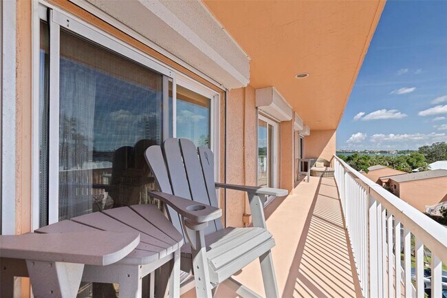 Building Photo - 7430 Sunshine Skyway Ln S