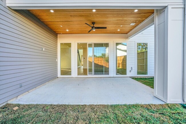 Building Photo - 1703 Nomas St