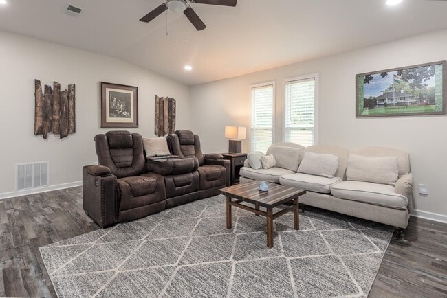 Building Photo - 65 Cleer Ave