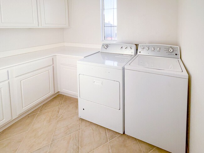 Building Photo - Beautiful Winchester 4-Bedroom  Home!