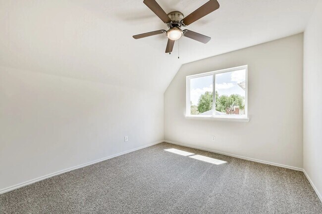 Building Photo - 106 Mango St