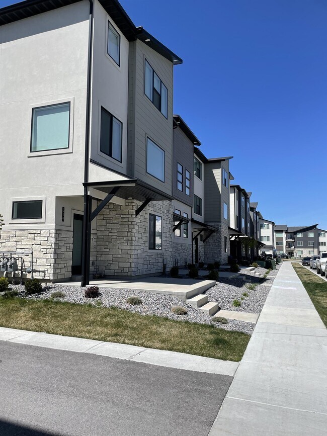 Building Photo - 517 S 1080 W