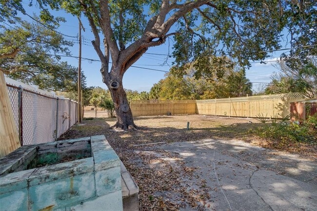 Building Photo - 5409 S Lois Ave