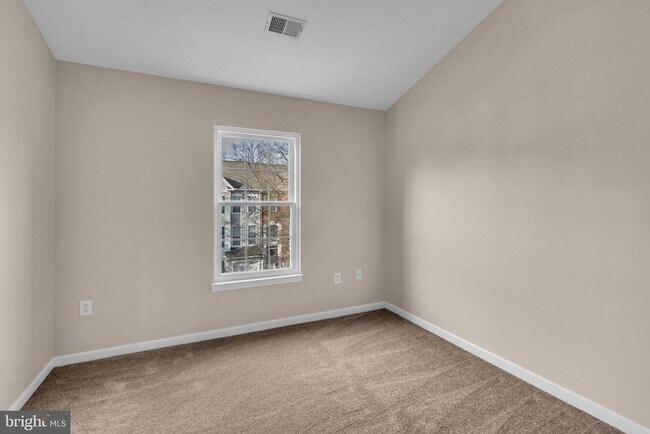 Building Photo - 21644 Frame Square