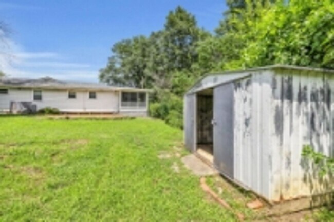Building Photo - Beautiful update home in East Ridge