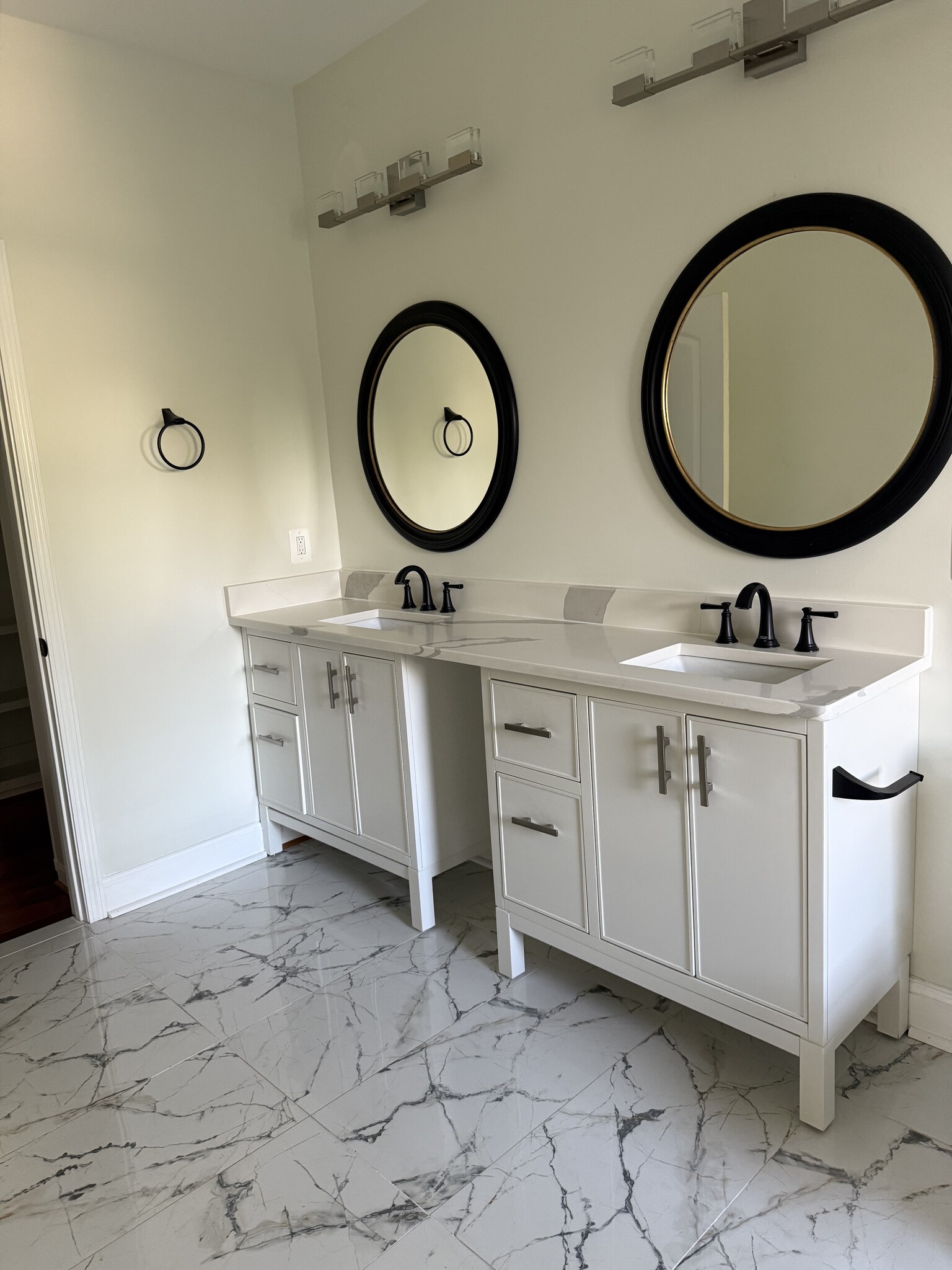 Bathroom - 4703 Kellogg Dr