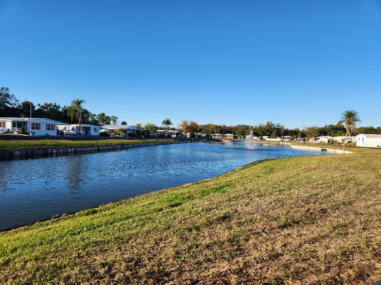 Building Photo - 420 49th St E