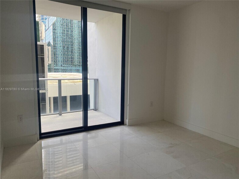 Building Photo - 1010 Brickell Ave