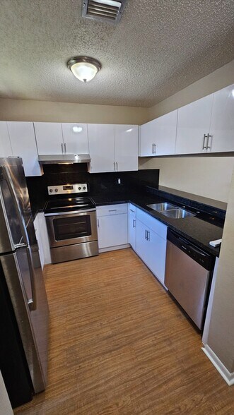 Kitchen - 11604 NW 45th St