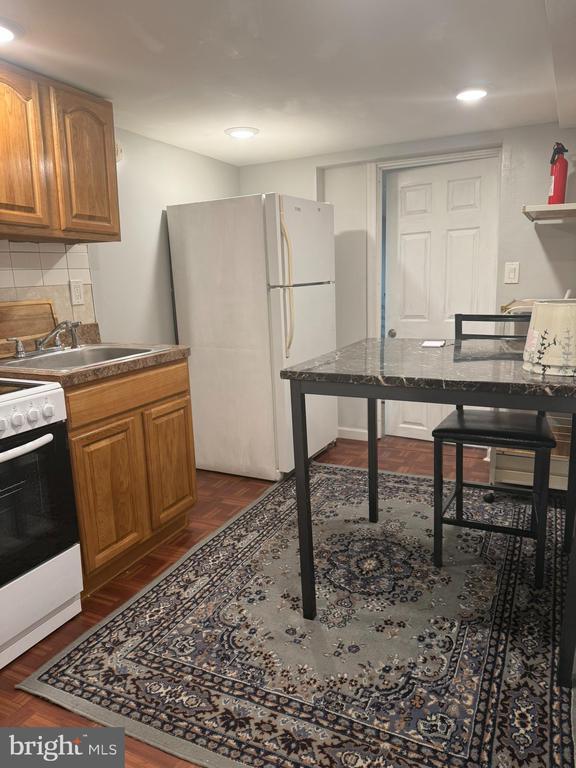 Building Photo - 7547 Beverly Rd