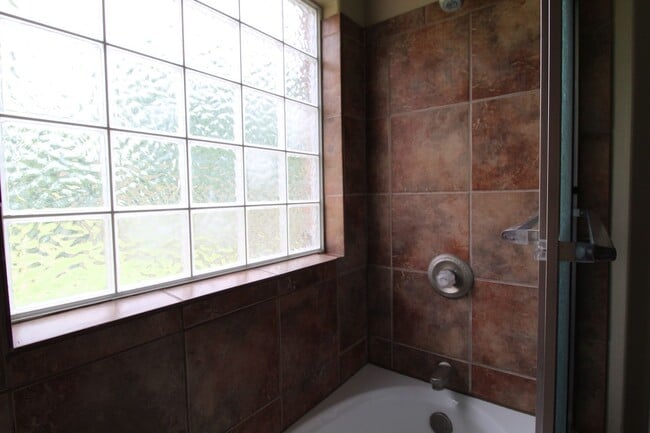 Building Photo - designed for comfort : 3 Bedroom 2 Bath