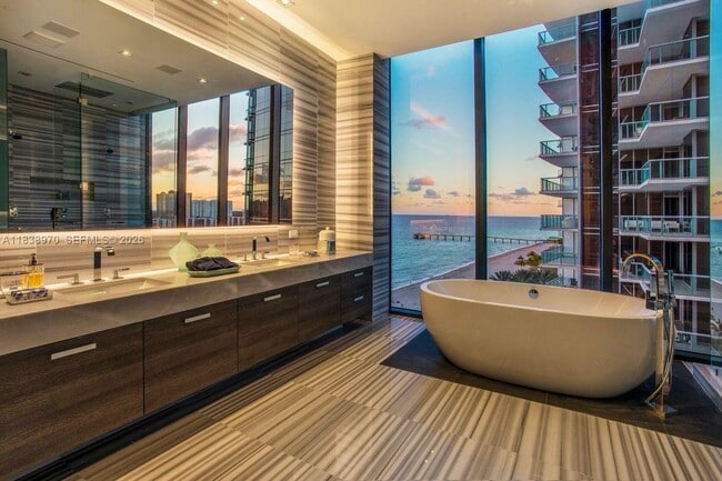 Building Photo - 17141 Collins Ave