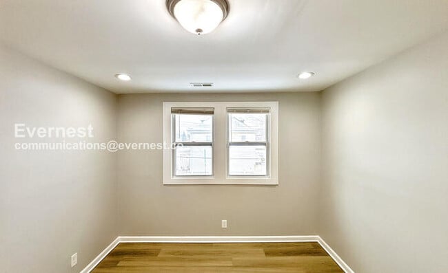 Building Photo - 2432 Steele Ave