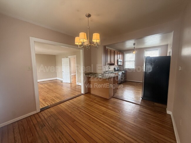 Building Photo - 240 W Essex Ave