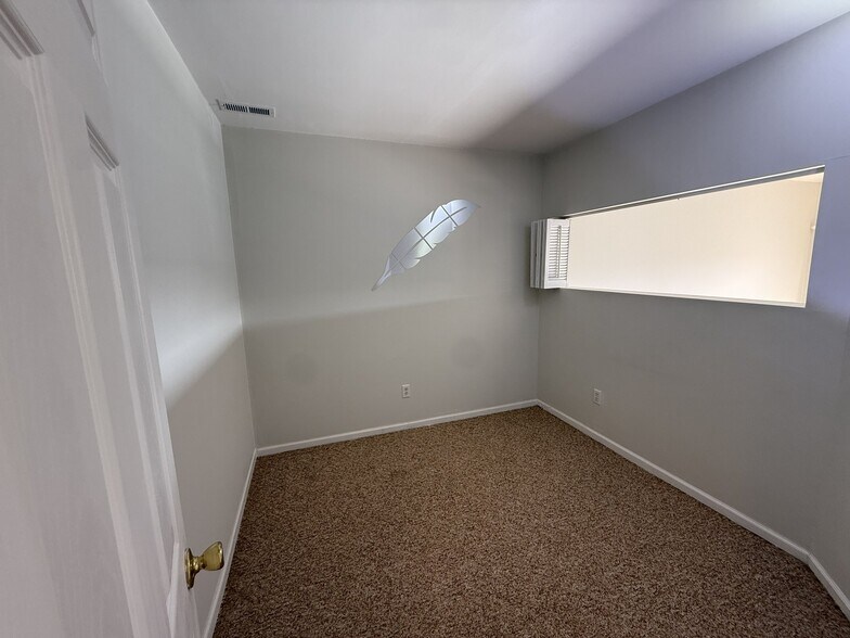 Building Photo - 627 N Waccamaw Dr