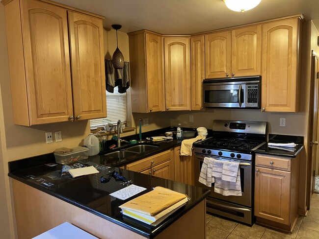 Kitchen - 4936 N Marmora Ave