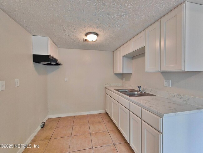 Building Photo - 7201 Arlington Expy