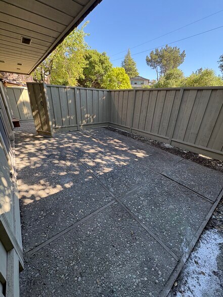 Building Photo - 230 San Andreas Dr