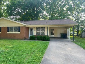 Building Photo - 804 S 21st St
