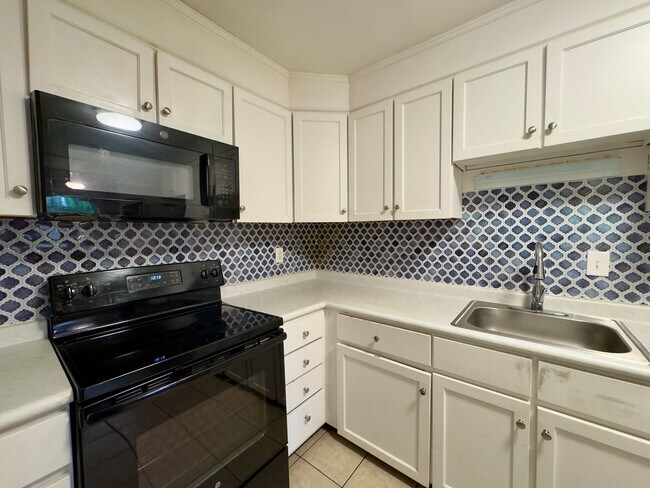 Building Photo - Charming 3 Bedroom/2 Bathroom Apartment in Cockeysville, MD!