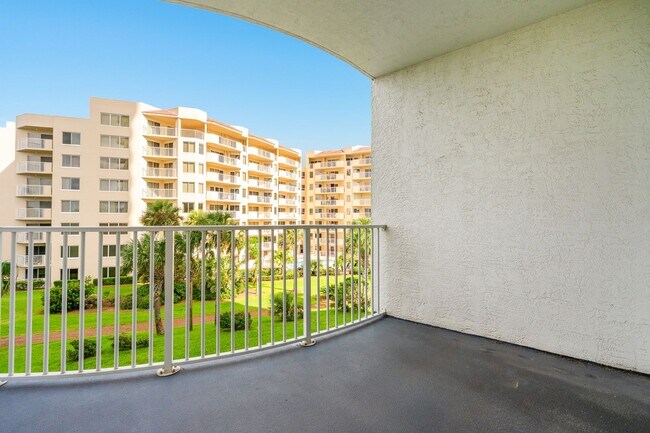 Building Photo - Furnished Waterfront 2 Bedroom Condo