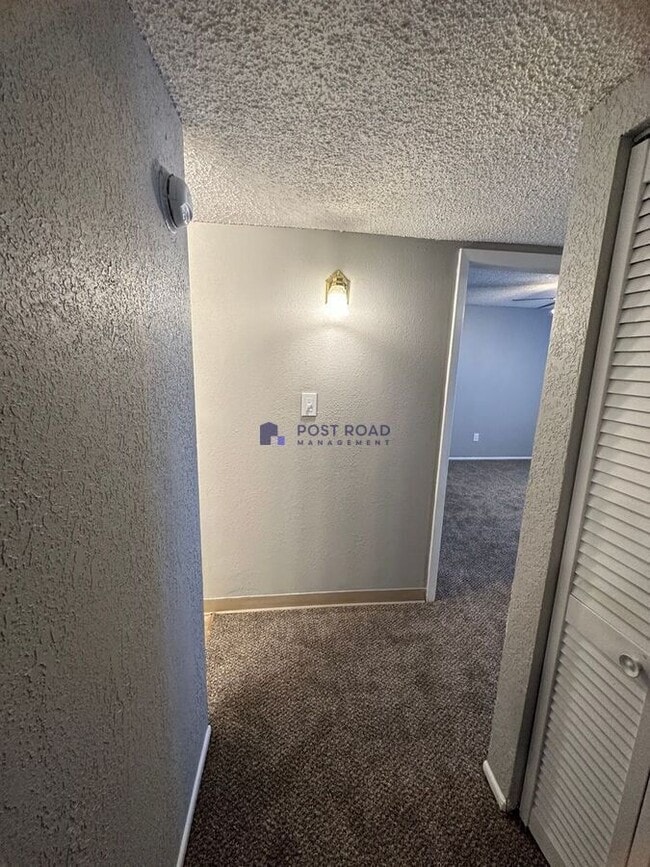 Building Photo - 501 W 27th St S