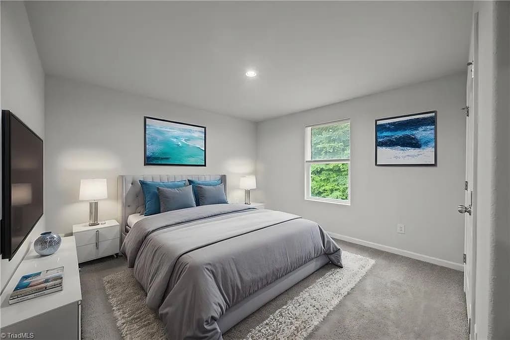 Building Photo - Room in House on Hazelburn Dr