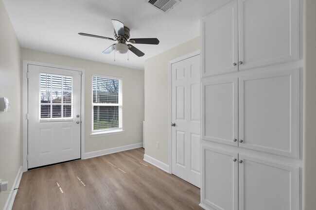 Building Photo - 632 E 38th St