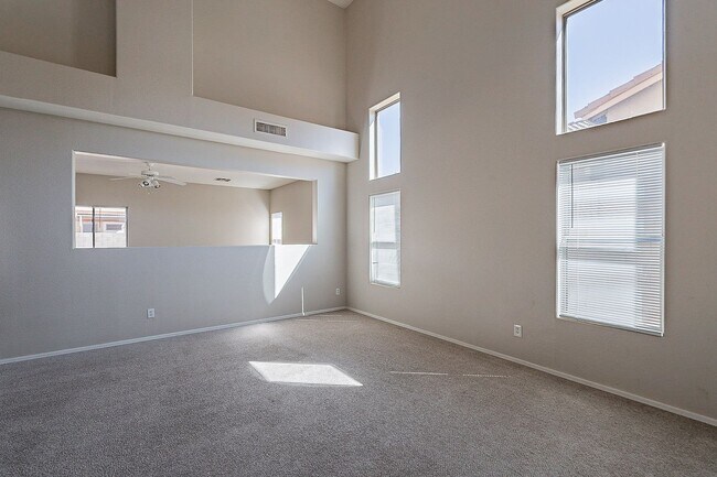 Building Photo - large 3 bedroom home for rent