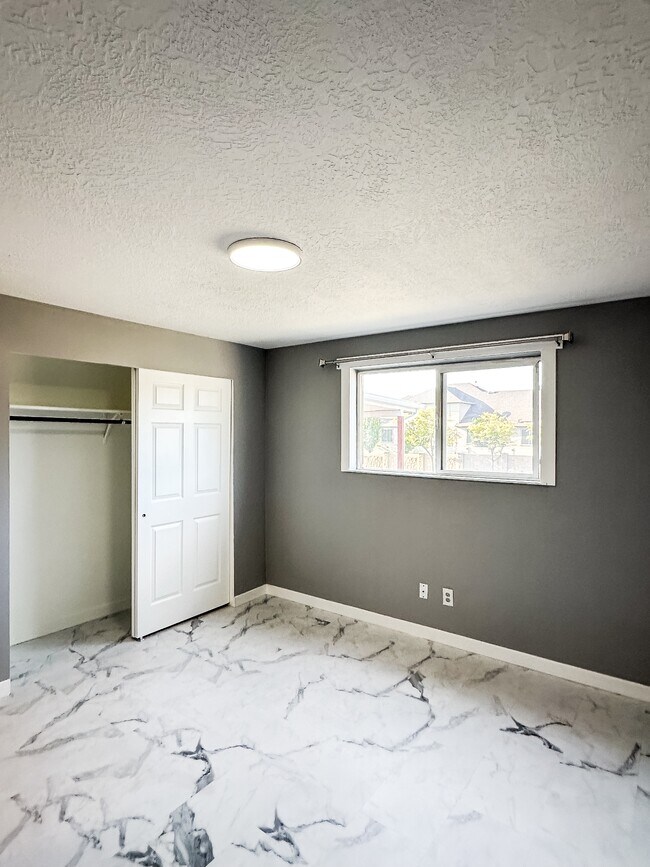 Building Photo - 1545 Barbara Cir