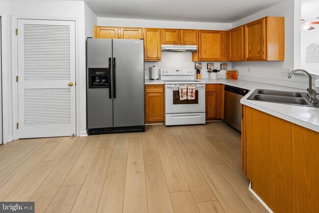 Building Photo - 6223 Wild Swan Way