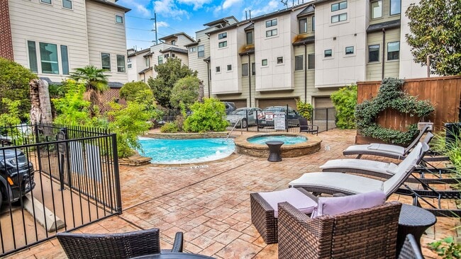 Building Photo - 1611 Silver St