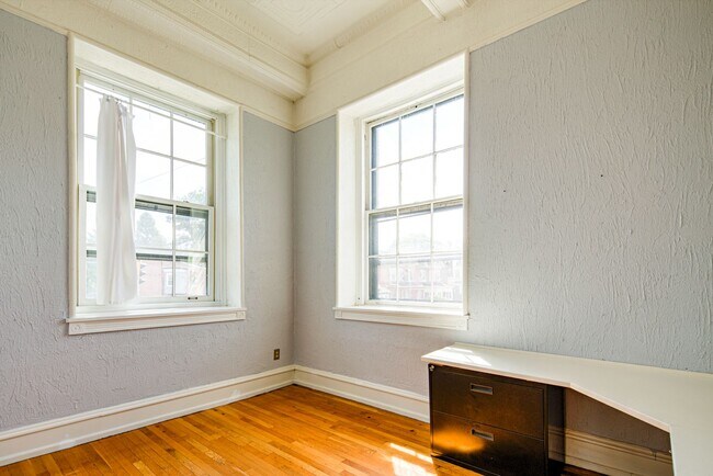 Building Photo - Welcome to the Baynard House; Elegant, Spacious & Bright Showing- Coming Soon