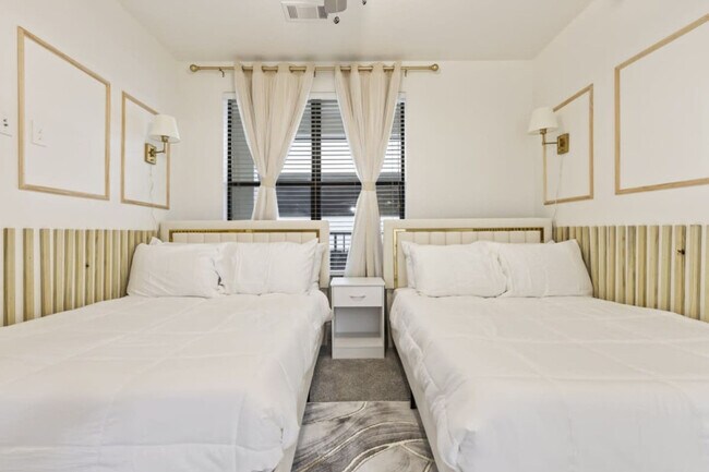 Building Photo - 5250 Town and Country Blvd