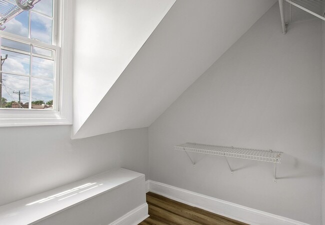 Building Photo - $1,800 / 2 br / 2 ba / 959 sqft