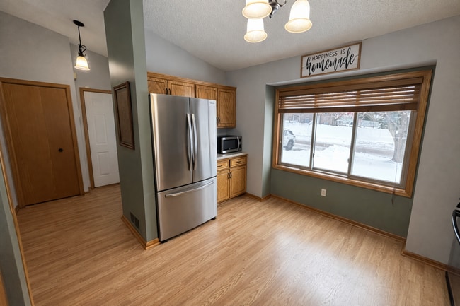 Building Photo - Stunning 4bed 2bath Home, With a Fully Fenced Yard.