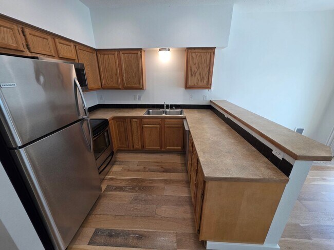 Building Photo - Beautifully Remodeled townhome on the south hill