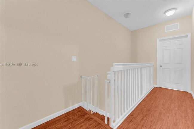 Building Photo - 8844 S Isles Cir