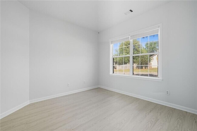 Building Photo - 4000 River Green Pkwy
