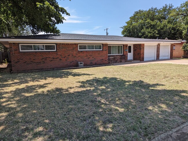 Primary Photo - ****Large Remodeled Home***