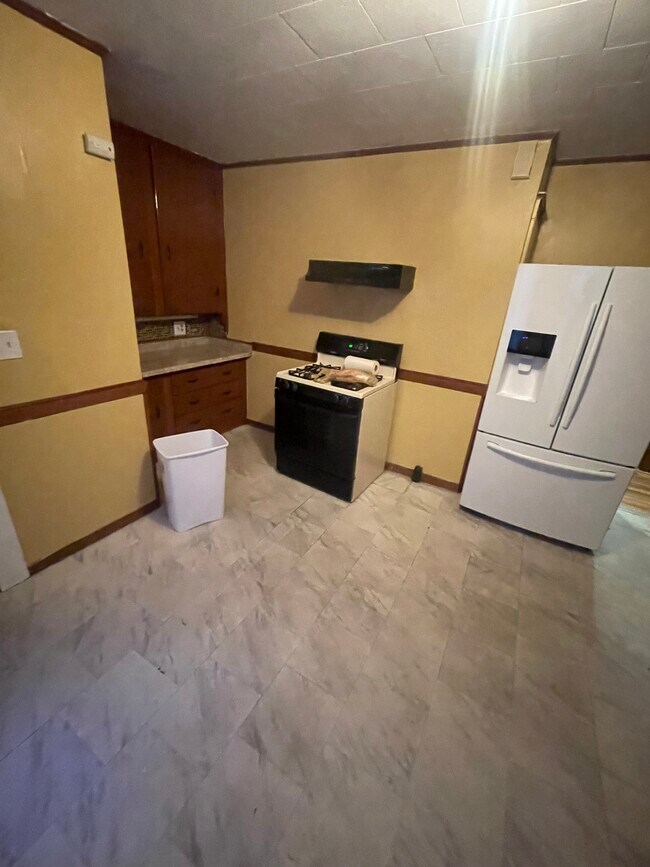 Building Photo - 87 Ferry St