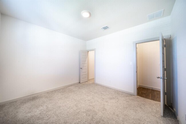 Building Photo - 119 Big Cypress Byu Rd