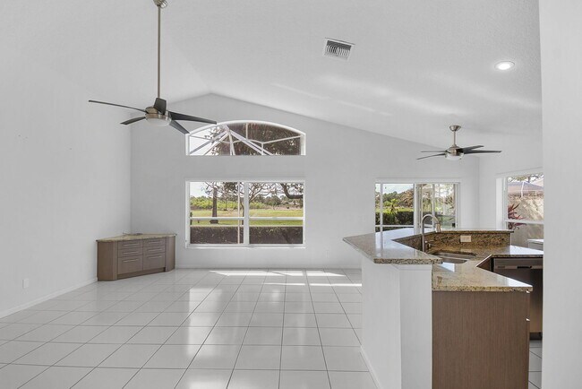 Building Photo - 3058 SE Brierwood Pl