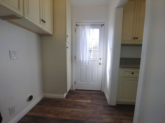 Building Photo - Charming 3-Bedroom Home in an Ideal Location!