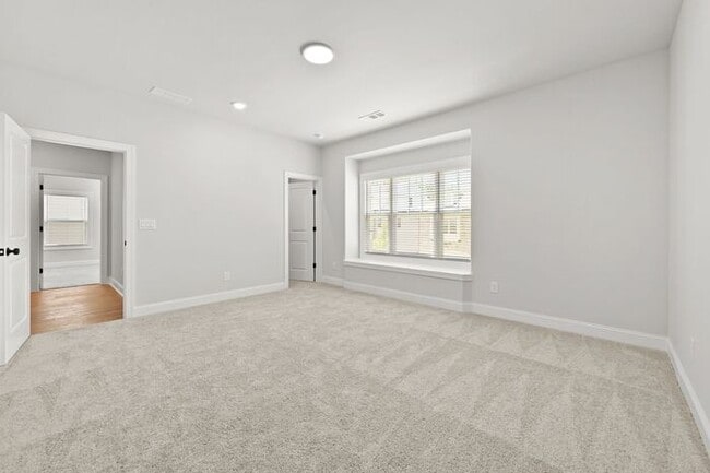 Building Photo - Beautiful 5 bedroom house in Bellmoore Par...