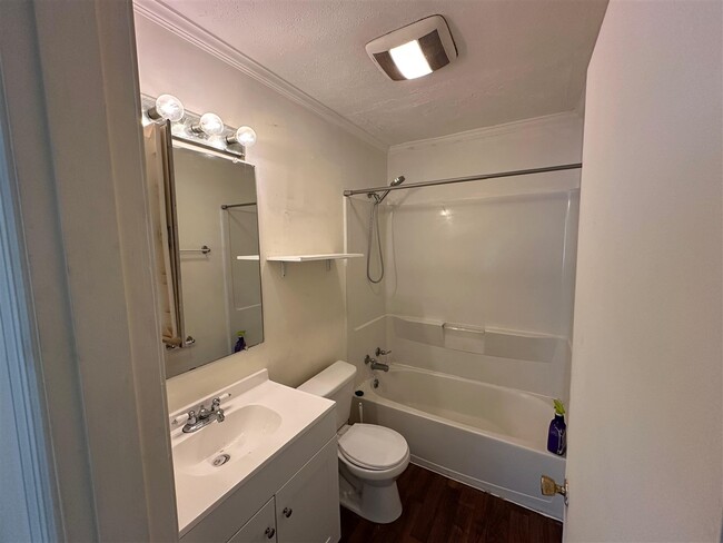 Building Photo - 1021 Roselawn Way