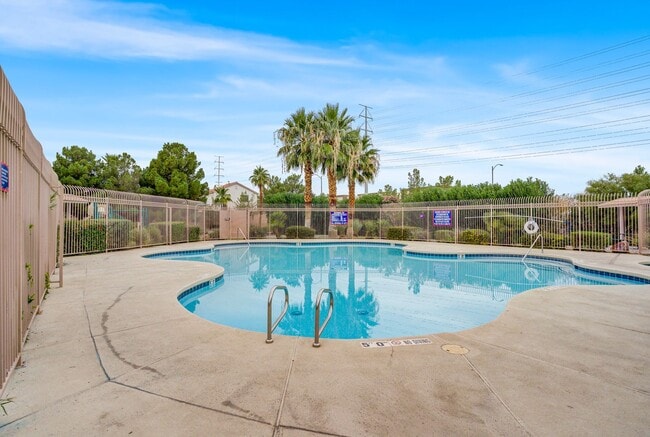 Building Photo - 7268 Vinca Rd