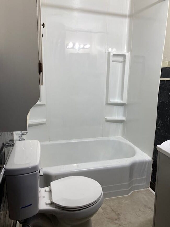 Building Photo - Two Bedroom Home with Washer/Dryer Hookups in Full Basement!