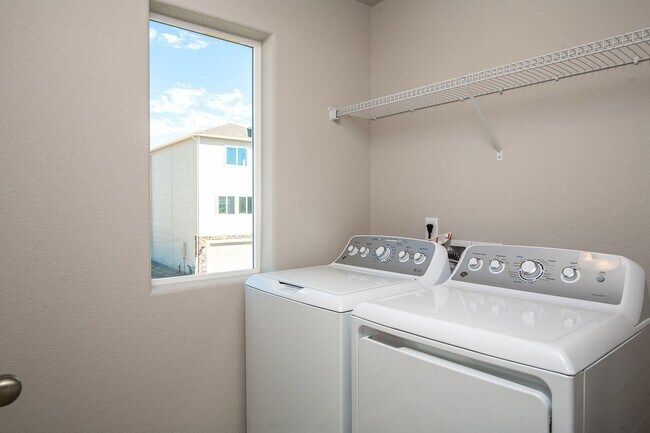 Building Photo - Single Family Home for Rent in Northeast of Colorado Springs