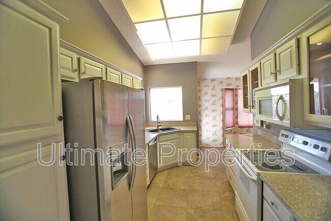 Building Photo - 14735 W Buttonwood Dr